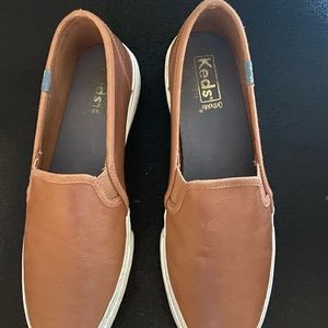 ALMOST NEW-WORN ONLY ONCE
Ortho Keds slip-on sneakers
Size 8 1/5
Leather Brown